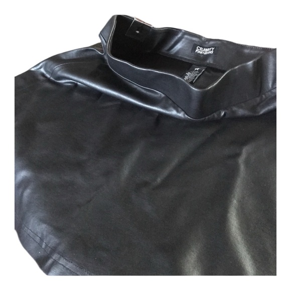 Black Celebrity Pink faux leather skirt - Picture 3 of 3